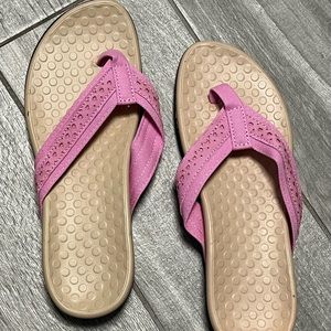 Casandra Toe Post Sandal - pink sandals - Size 8 narrow
